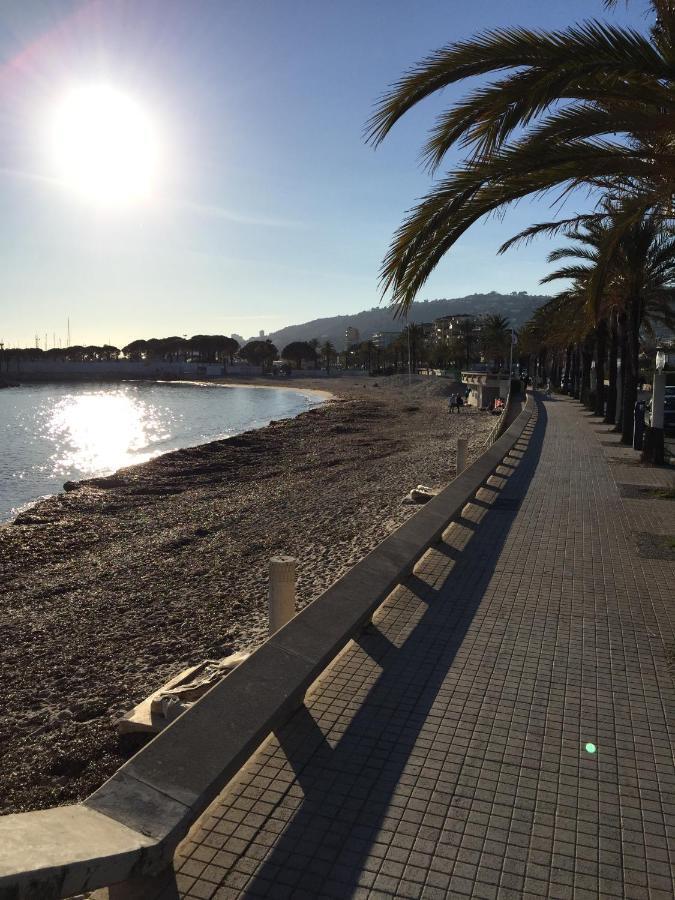 Appartement T2 De Standing Au Pied Des Plages Golfe-Juan Quarto foto